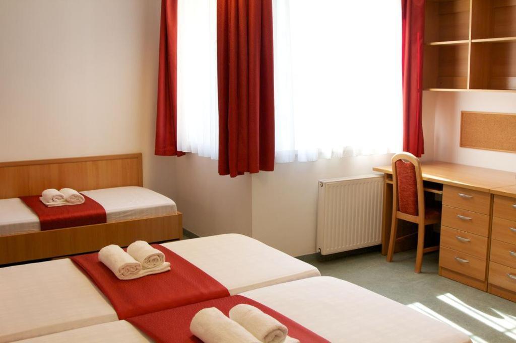 ميسكولك Uni-Hotel Diakotthon المظهر الخارجي الصورة