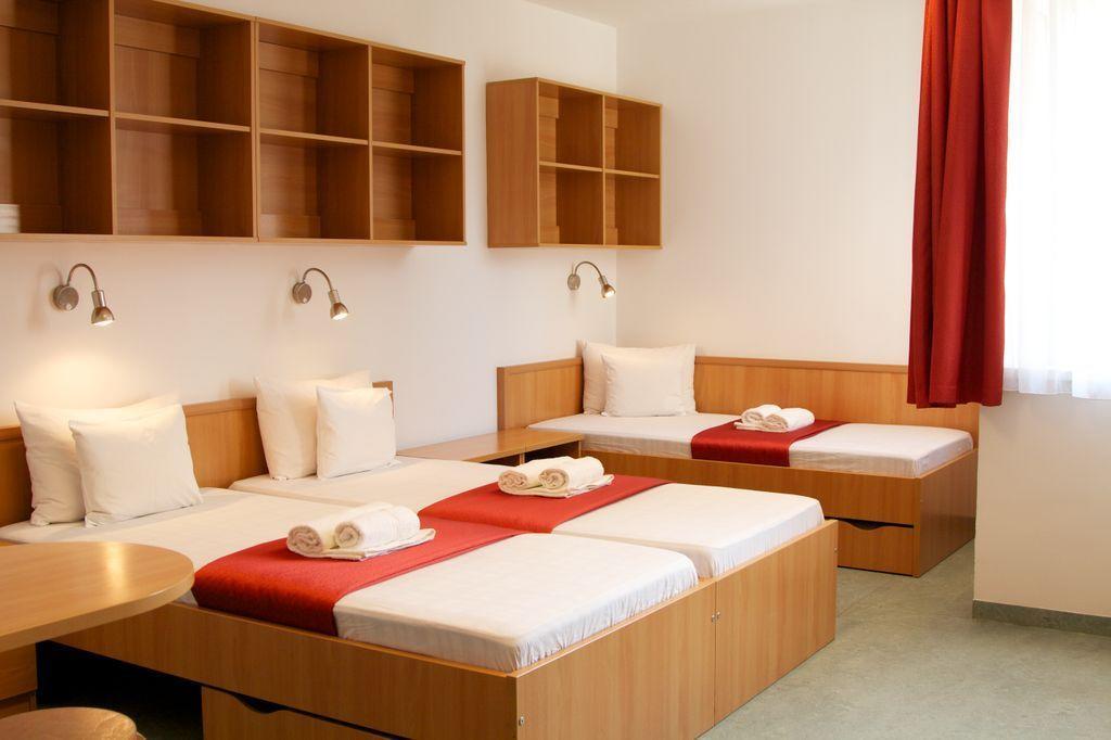 ميسكولك Uni-Hotel Diakotthon المظهر الخارجي الصورة